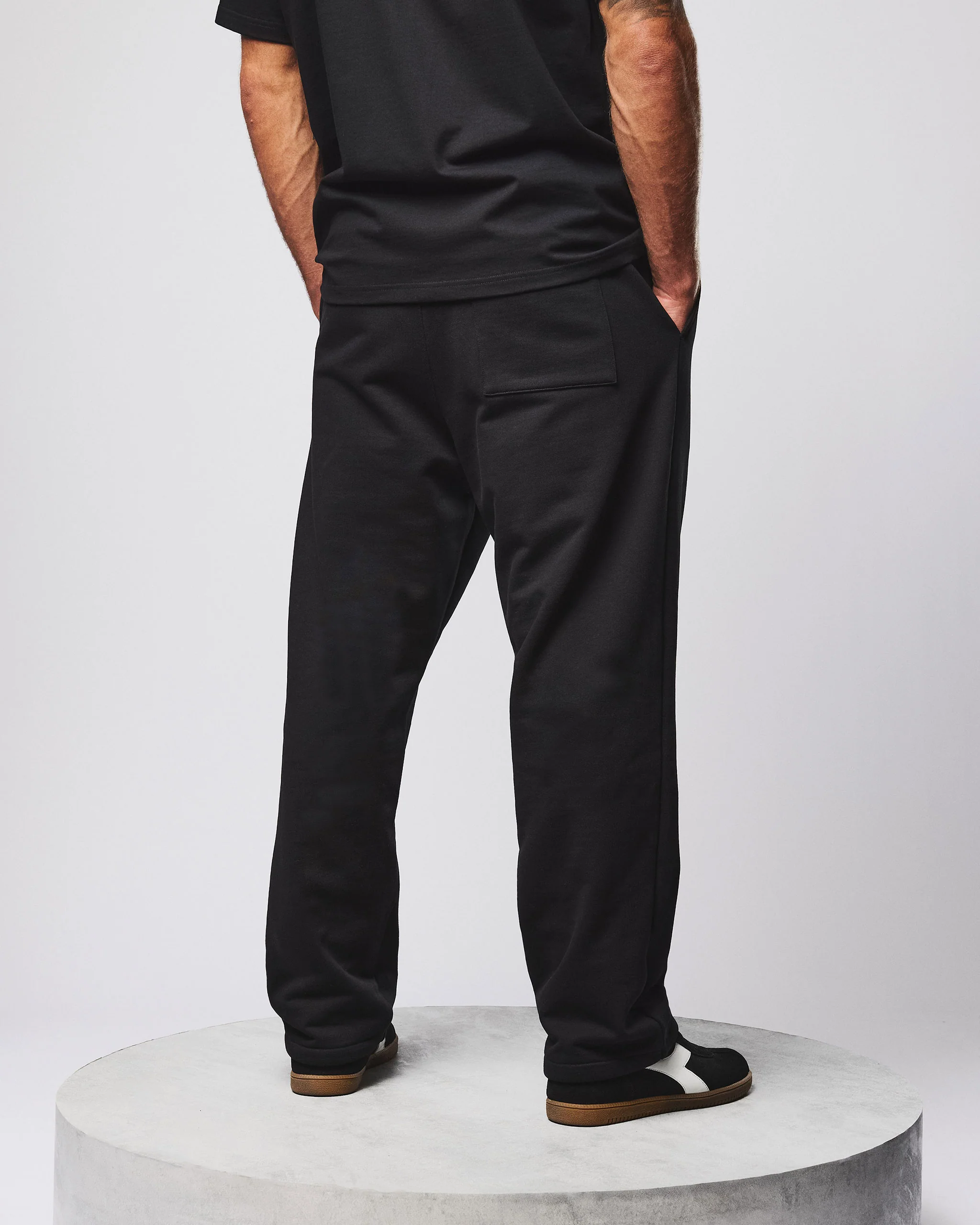 Lukosiunas Joggers Black - Image 4