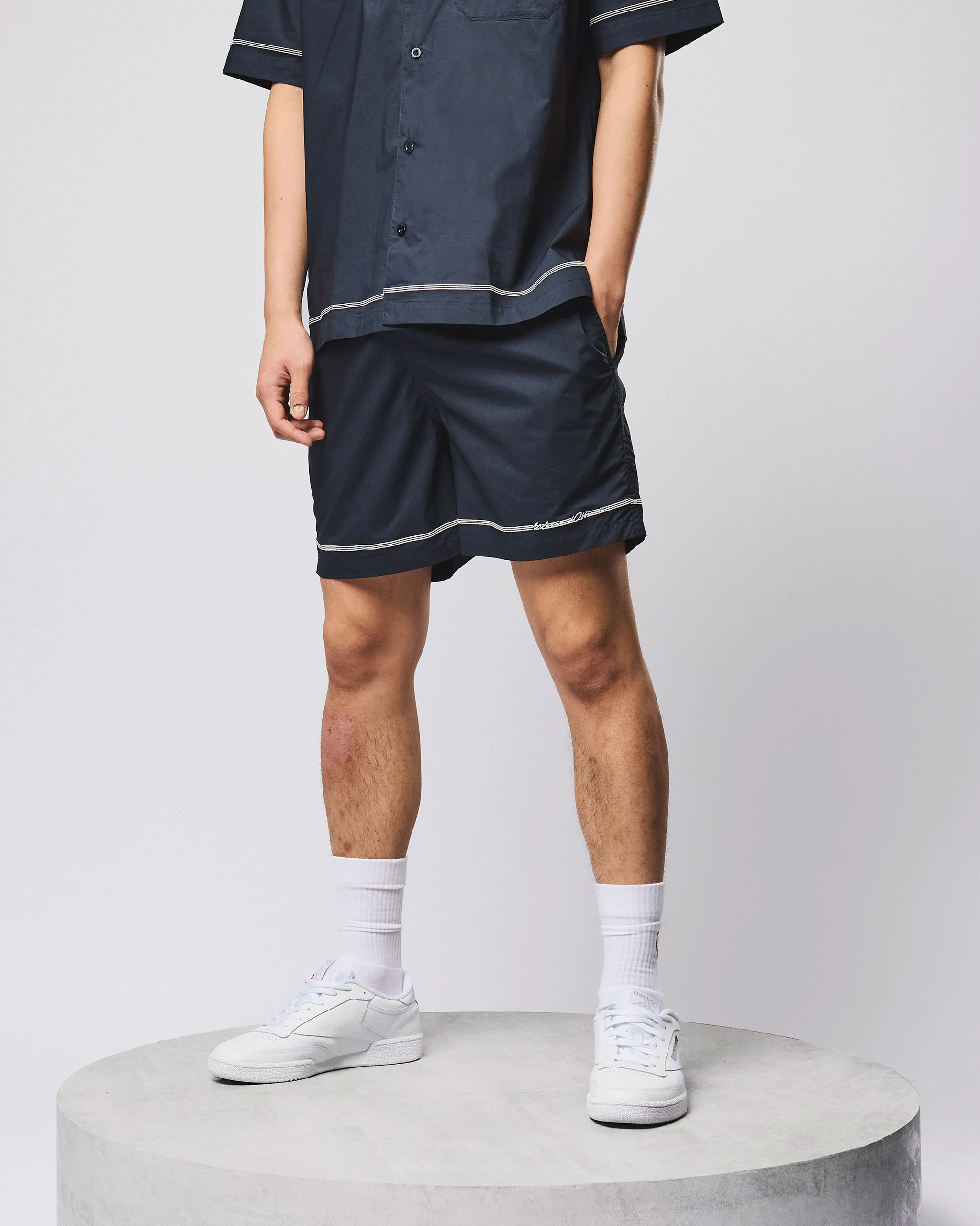 Senia Summer Short Navy - Image 3